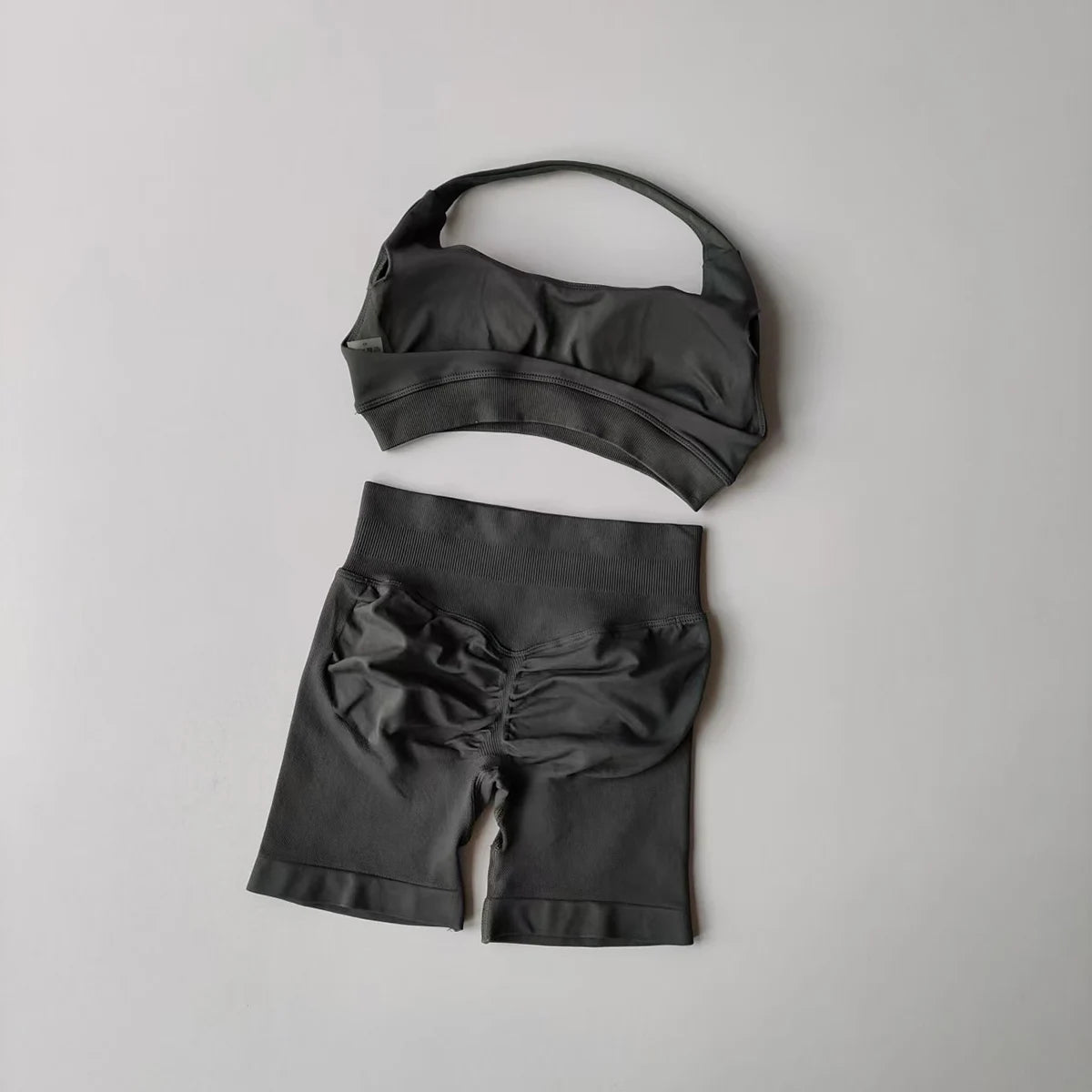 Sømløst 2-delt yogasett for damer – Halterneck sports-BH og shorts med høy støtdemping til treningsstudioet